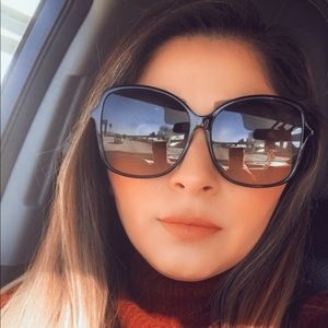 Meet your Posher, Johana